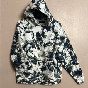 Tie-Dye Blue/Green Camo Hoodie. Size Medium.
100% Cotton. Unisex.